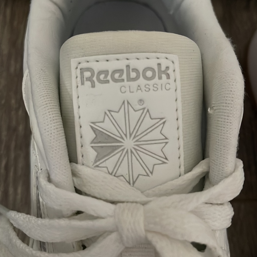 Reebok Classic - Picture 2 of 7